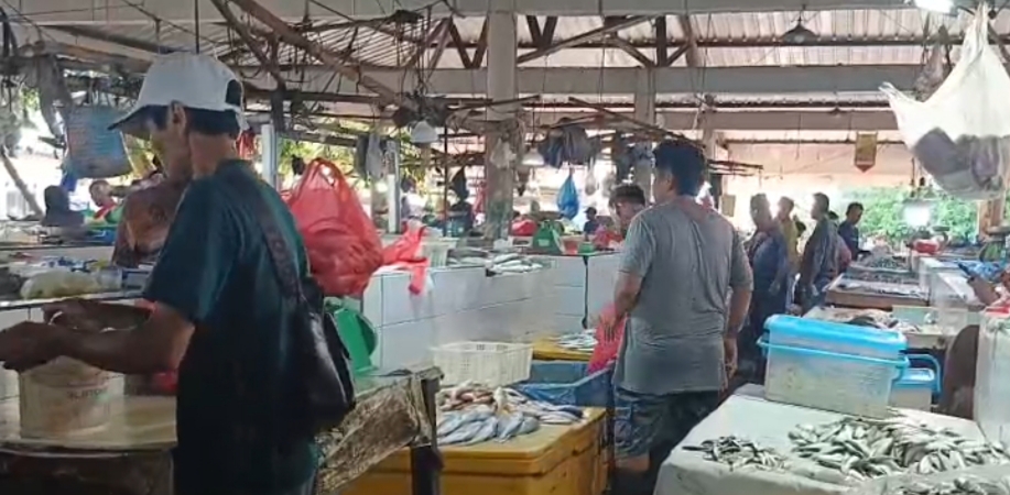 Suasana Pasar Ikan Mentok. Foto: Istimewa.