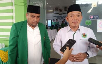 Amri Cahyadi bersama Ketua DPC PPP Bangka Barat, Andri. Foto: Rizki Ramadhani.