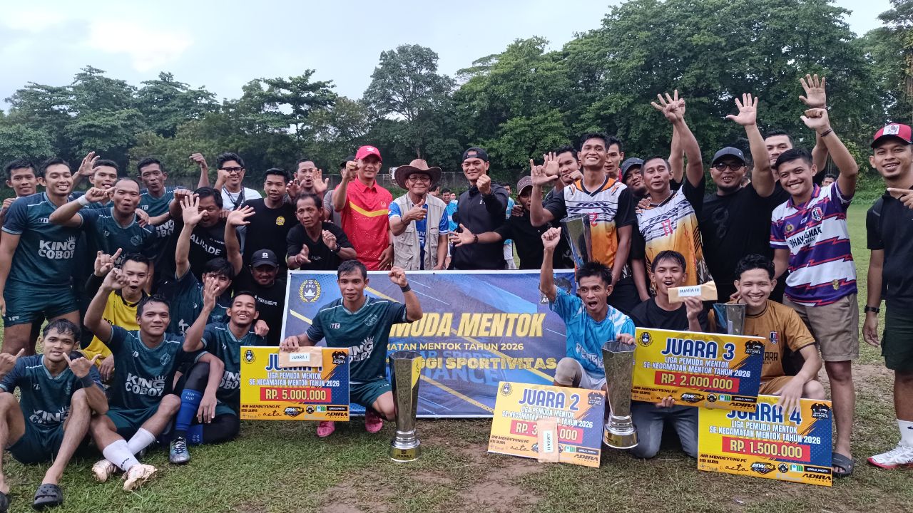 Yus Derahman bersama tim pemenang LPM 2026. Foto: Rizki Ramadhani.