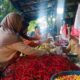 Aktivitas jual beli di Pasar Mentok. Foto: Rizki Ramadhani.
