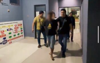 Tersangka SR saat diringkus Tim Macan Putih Satreskrim Polres Babar. Foto: Istimewa.