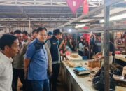 Markus saat sidak ke Pasar Parittiga. Foto: Istimewa.