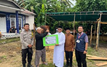 Penyerahan sapi presiden Prabowo ke masyarakat Tempilang. Foto: Istimewa.