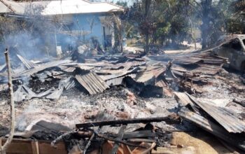 Rumah warga Tempilang terbakar. Foto: Istimewa.
