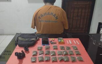 Tersangka DF diamankan Tim Hantu. Foto: Istimewa.