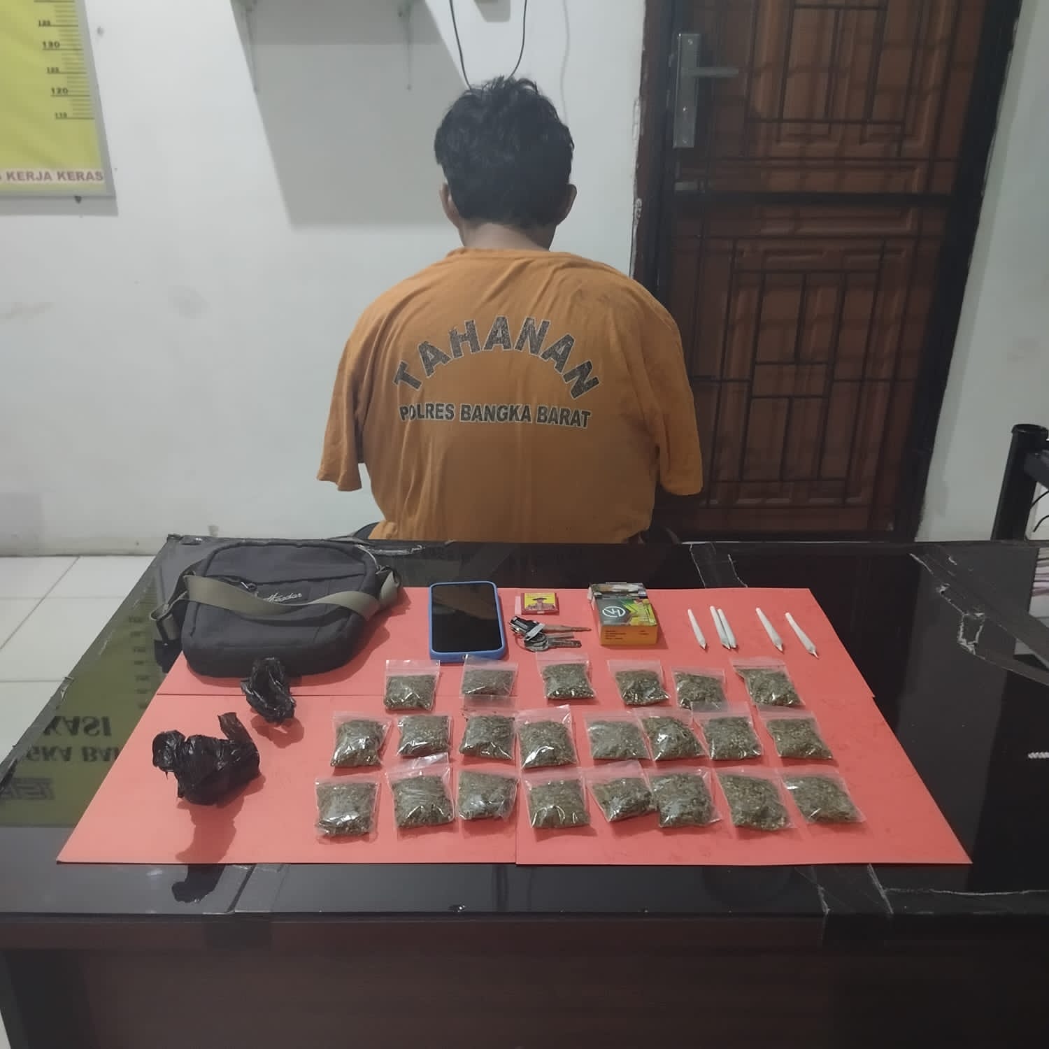 Tersangka DF diamankan Tim Hantu. Foto: Istimewa.