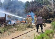 Kebakaran rumah di Kampung Senang Hati. Foto: Istimewa.