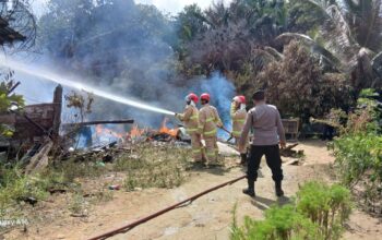 Kebakaran rumah di Kampung Senang Hati. Foto: Istimewa.