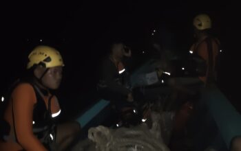 Evakuasi ABK KM Sebanyak. Foto: Istimewa.