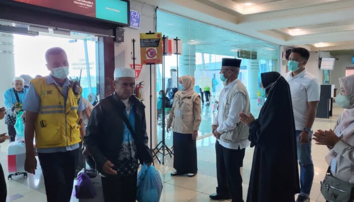 Sambut Jemaah Haji Babar, Yus Derahman Soroti Lamanya Waktu Tunggu Transit