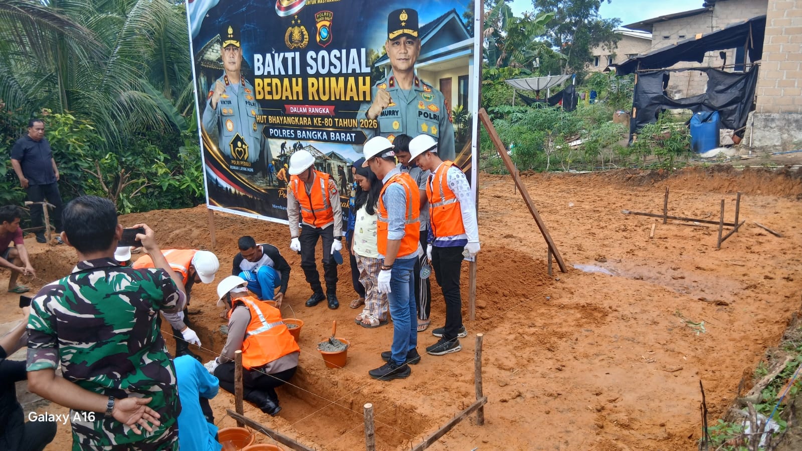 Rumah warga Mentok mendapatkan bantuan dari Polri. Foto: Istimewa.