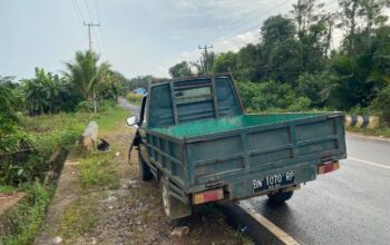 Mobil pikap yang terlibat lakalantas. Foto: Istimewa.