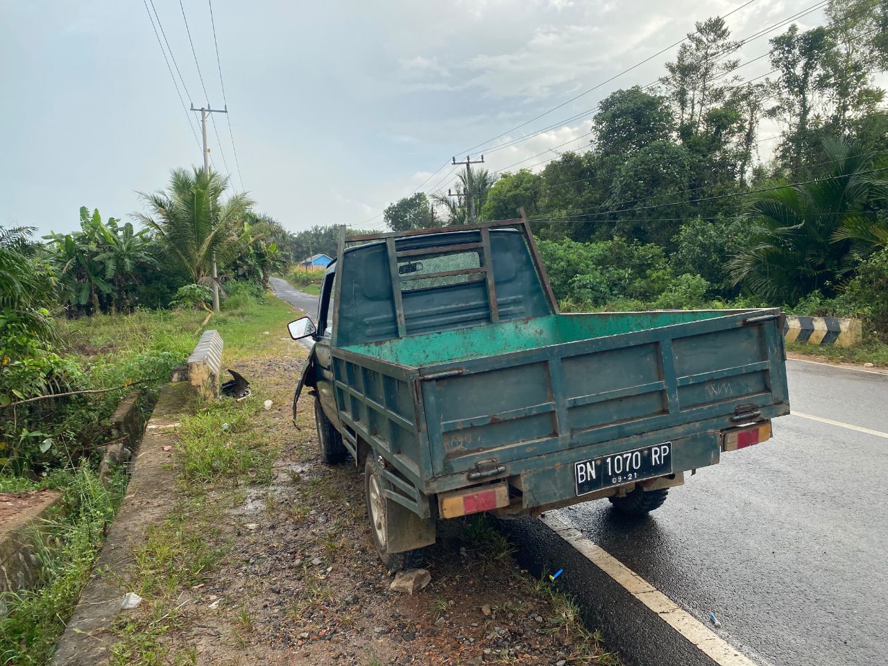 Mobil pikap yang terlibat lakalantas. Foto: Istimewa.
