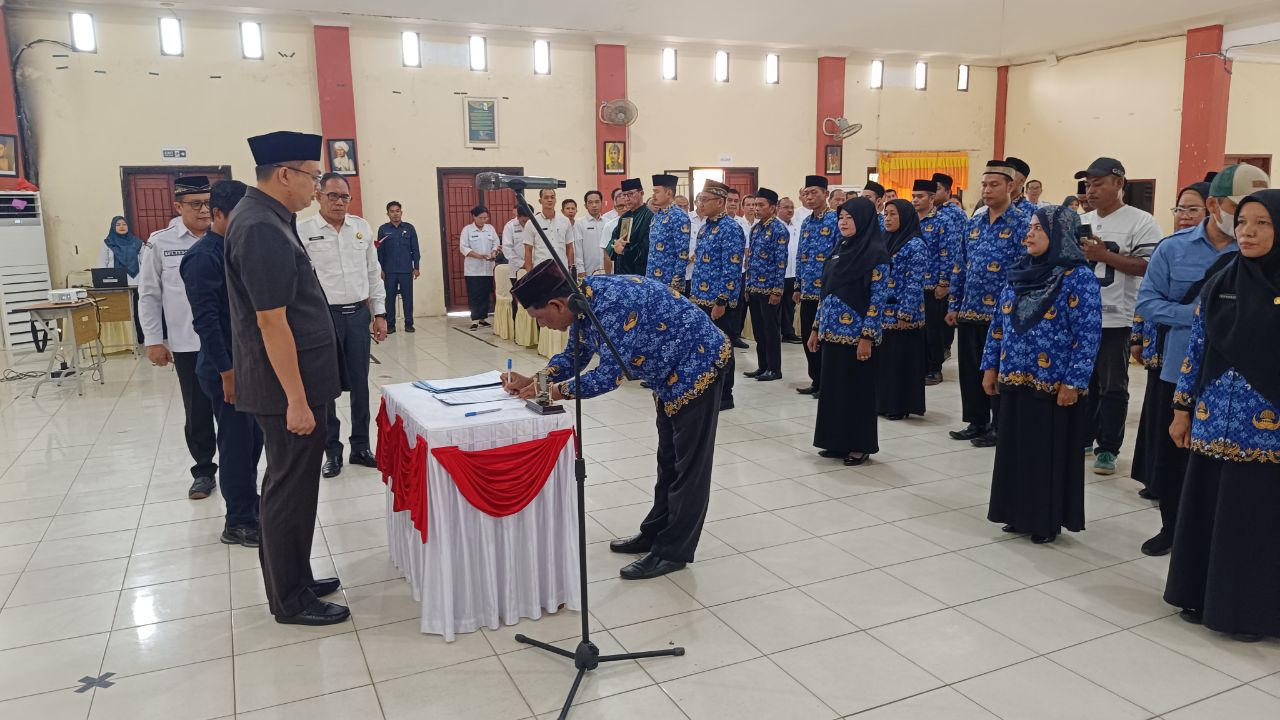Pelantikan pejabat Pemkab Bangka Barat, Rabu (10/6). Foto: Rizki Ramadhani.