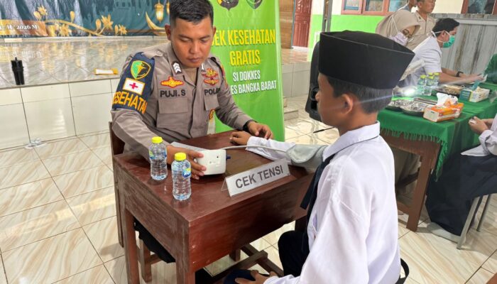 HUT Bhayangkara ke-80, Polres Babar Berikan Layanan Kesehatan Gratis untuk Santri 