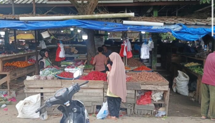 Daya Beli Lesu, Pedagang Pasar Mentok Pilih Kurangi Stok