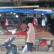 Aktivitas jual beli di Pasar Mentok. Foto: Rizki Ramadhani.