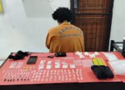 Tersangka KA saat diamankan Tim Hantu. Foto: Istimewa.