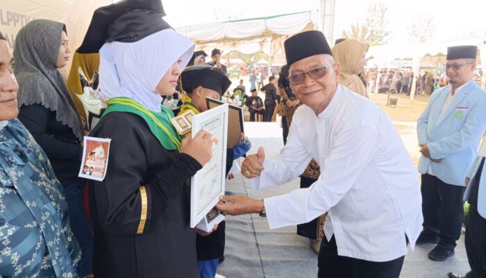 Wisuda 1.943 Santri TKA/TPA Bangka Barat, Yus Derahman Dorong Lahirnya Generasi Rabbani Berkarakter