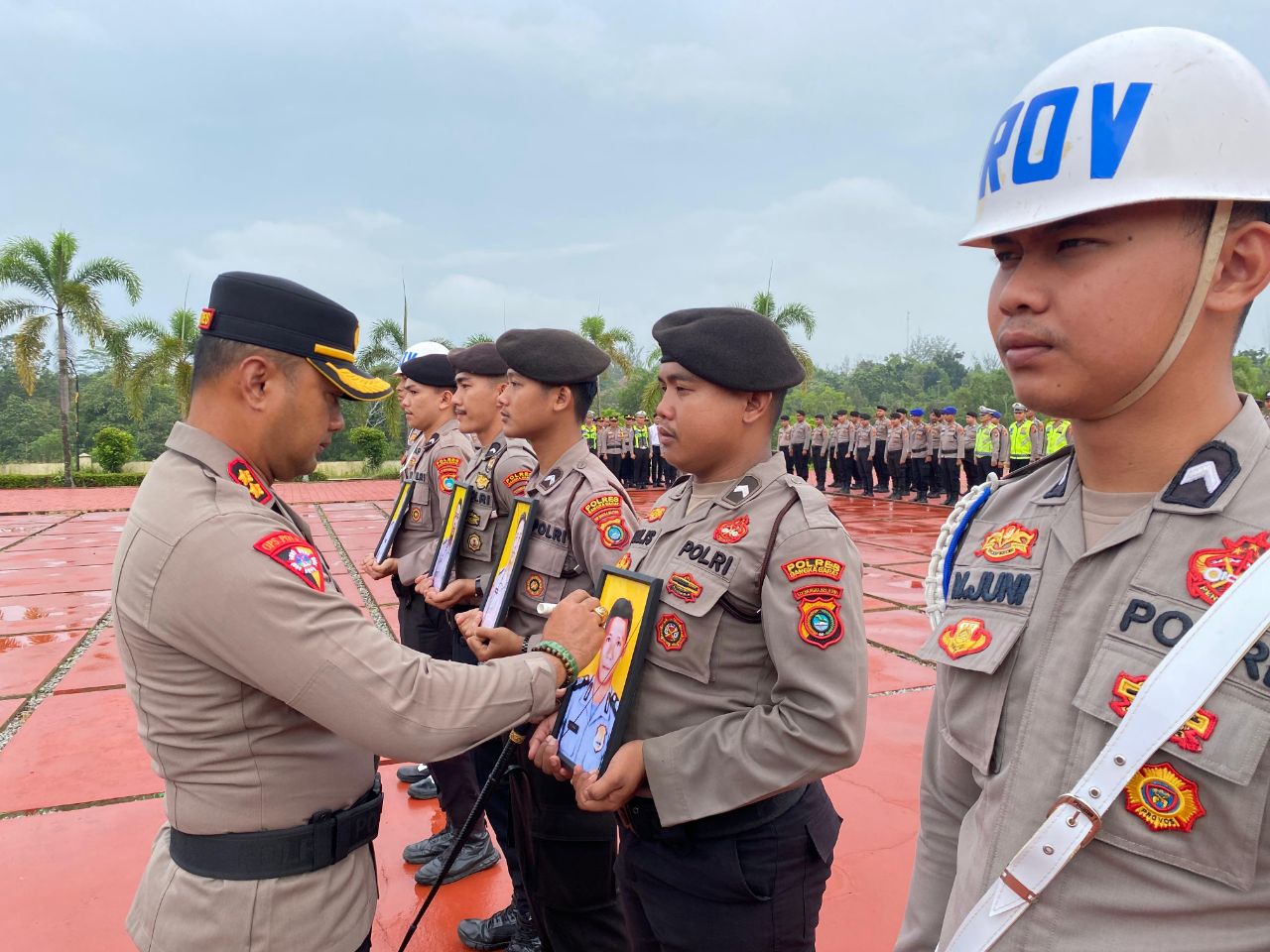 AKBP Pradana Aditya saat proses PTDH 4 anggotanya. Foto: Istimewa.