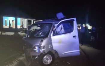Mobil yang terlibat lakalantas di Simpang Teritip. Foto: Istimewa.