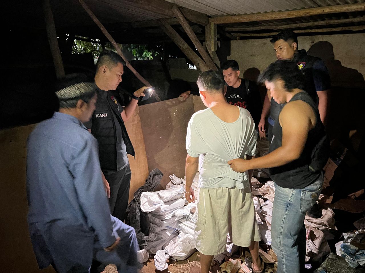Upaya penggagalan penyelundupan timah oleh Polda Babel. Foto: Istimewa.