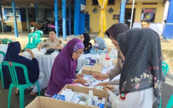 Pemberian pelayanan kesehatan gratis. Foto: Istimewa.
