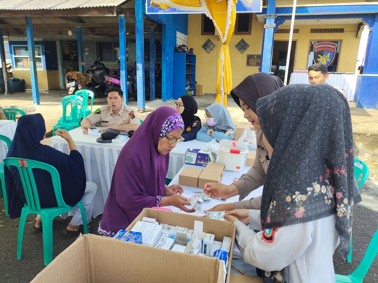 Pemberian pelayanan kesehatan gratis. Foto: Istimewa.