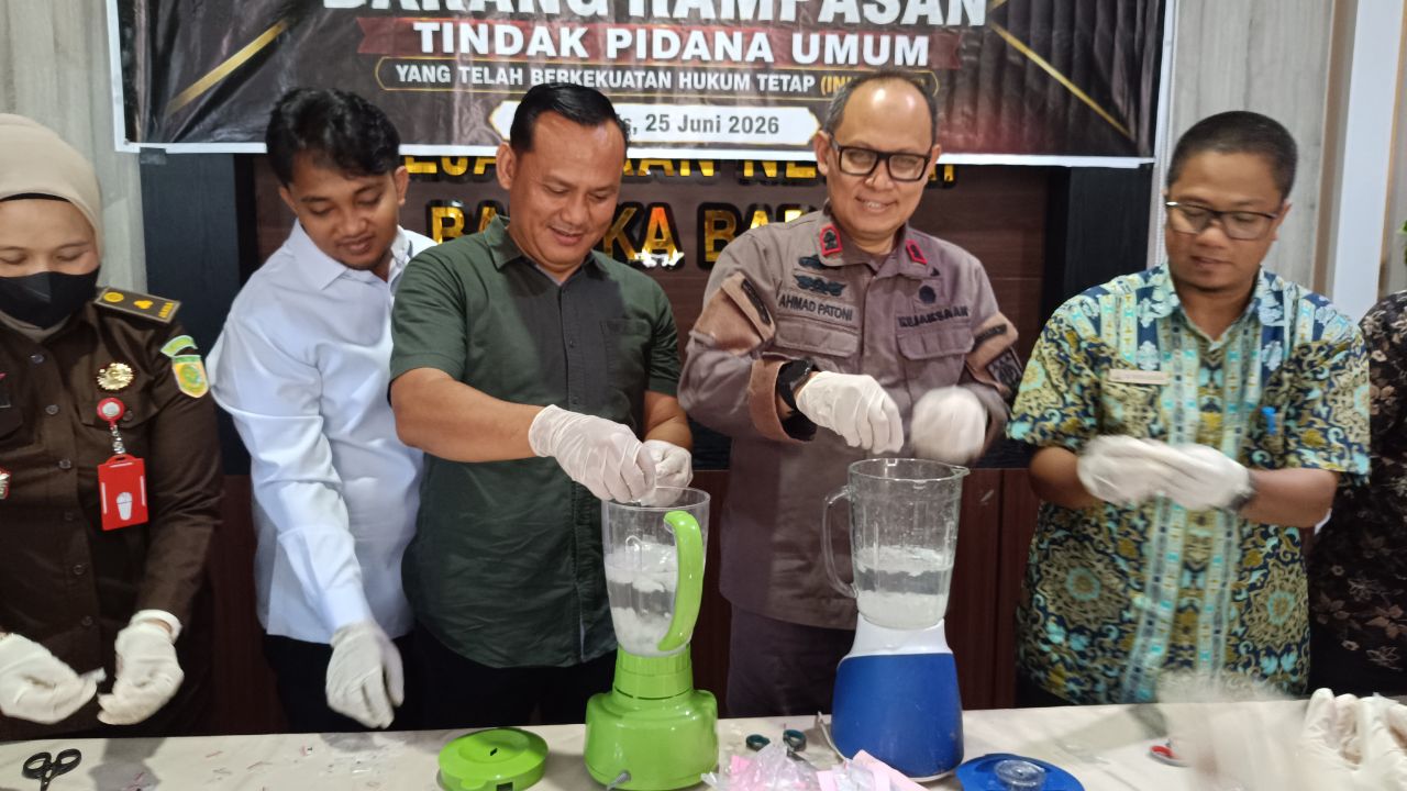 Pemusnahan barang bukti Kejaksaan Negeri Bangka Barat. Foto: Rizki Ramadhani.