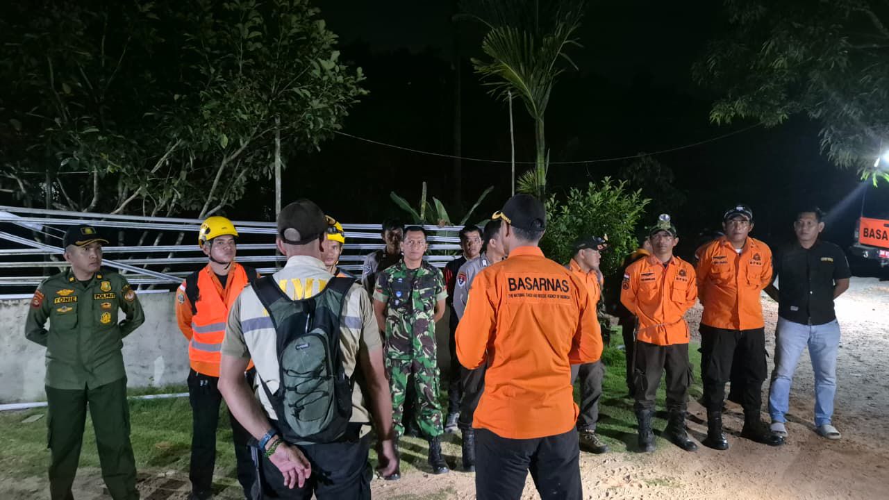 Pencarian orang hilang di Bukit Maras. Foto: Istimewa.