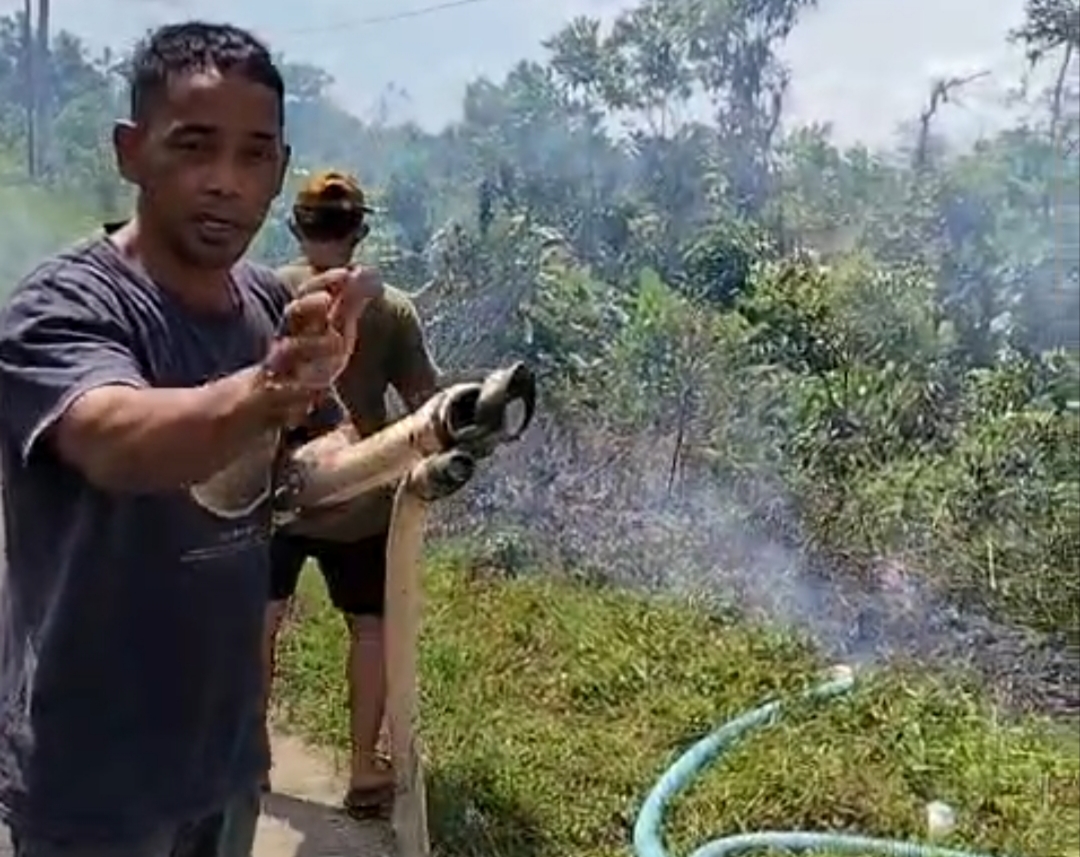 Warga memprotes keberadaan tambang di Parittiga. Foto: Istimewa.