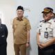 Markus saat meninjau ruangan RSUD Sejiran Setason. Foto: Rizki Ramadhani.