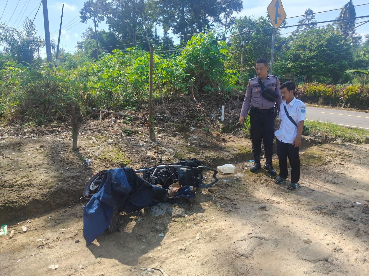 Motor terbakar di Berang. Foto: Istimewa.