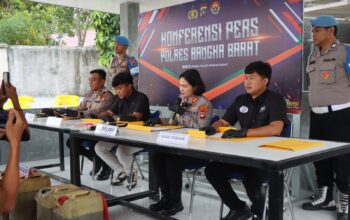 Diduga timbun BBM subsidi, warga Mentok diciduk polisi. Foto: Istimewa.