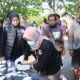 Pemeriksaan tes urine pekerja tambang. Foto: Istimewa.