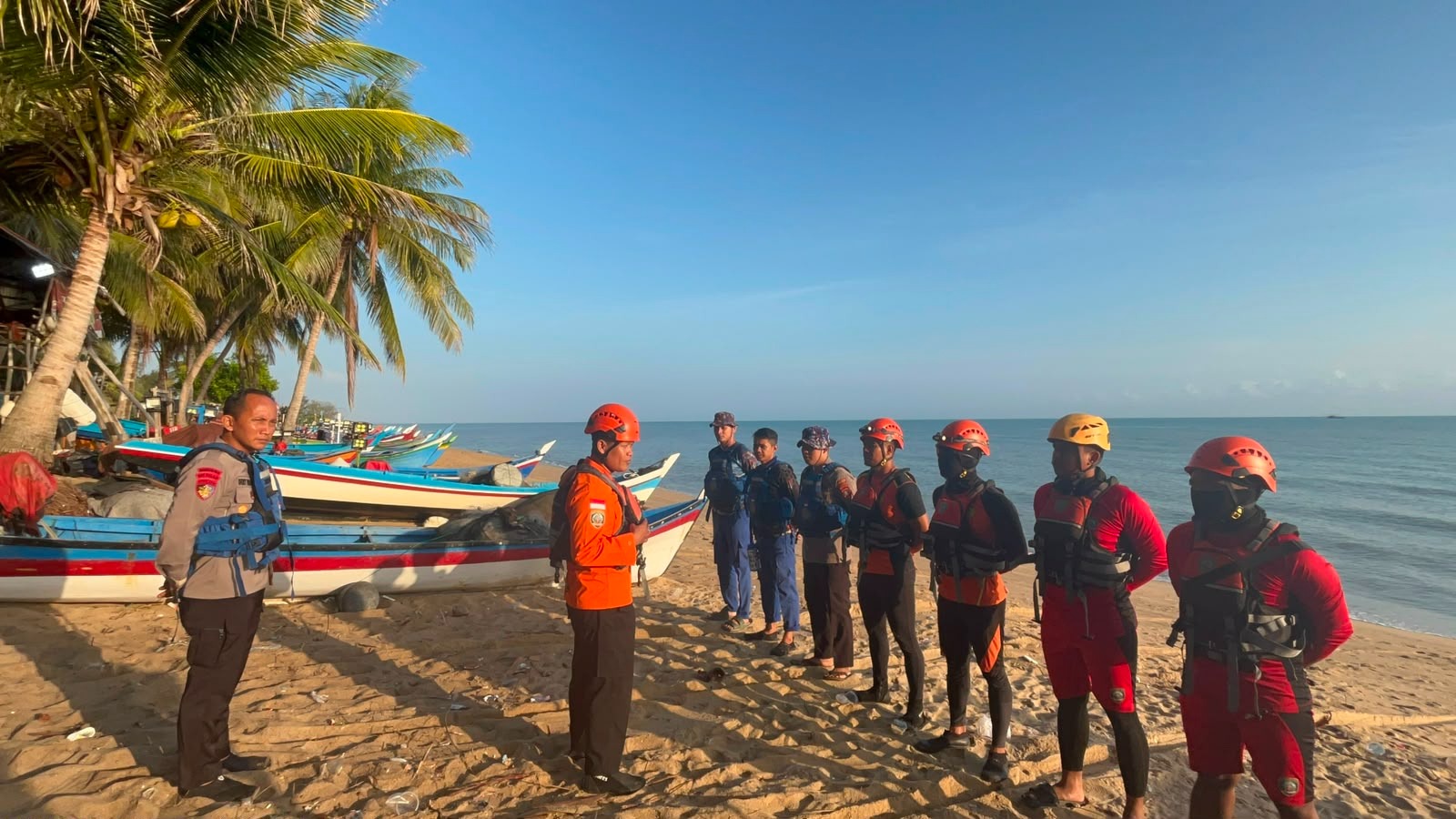 Pencarian ABK hilang di Lubuk Besar. Foto: Istimewa.