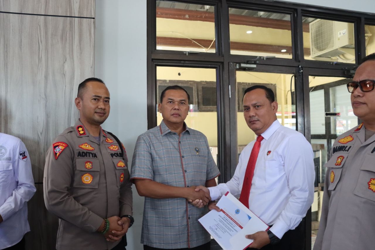 Polres Babar dapat penghargaan dari BNNP Babel. Foto: Istimewa.