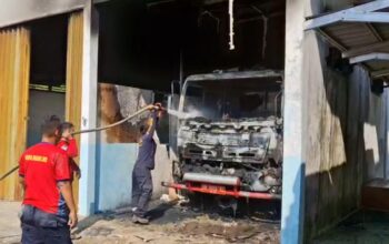 Mobil damkar Bangka Barat terbakar. Foto: Oma Kisma.