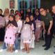 Pembagian peralatan sekolah di Mentok. Foto: Rizki Ramadhani.