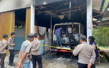 Polres Babar selidiki penyebab kebakaran mobil damkar. Foto: Istimewa.