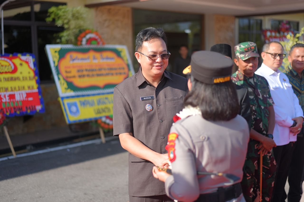 Markus saat bertemu AKBP Helen Simanjuntak. Foto: Dyanpotret.