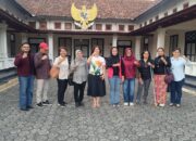 Kunjungan Elvi Diana ke Pesanggrahan Mentok. Foto: Rizki Ramadhani.