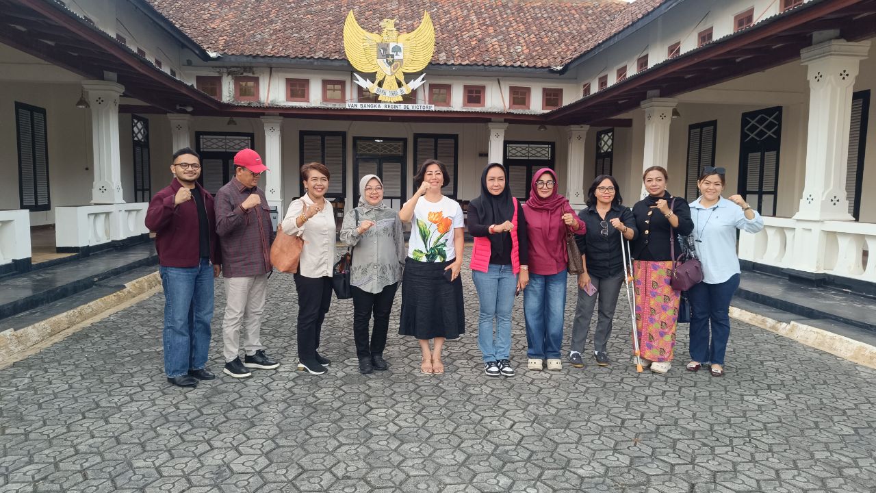 Kunjungan Elvi Diana ke Pesanggrahan Mentok. Foto: Rizki Ramadhani.