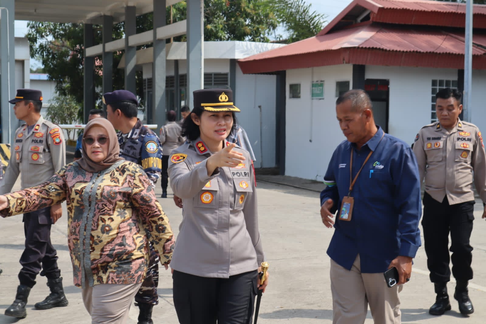 AKBP Helen Simanjuntak saat meninjau Pelabuhan Tanjung Kalian. Foto: Omarkus.