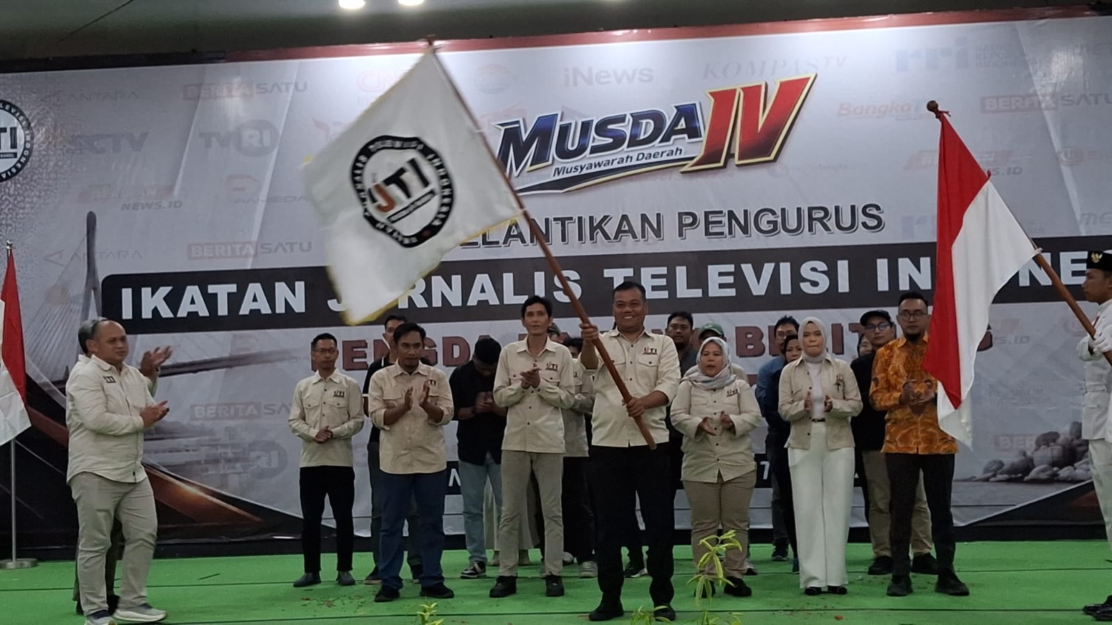 Pelantikan Pengurus IJTI Pengda Babel 2026-2030. Foto: Omarkus.