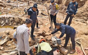 Polsek Tempilang sita 15 mesin dari penertiban tambang ilegal. Foto: Istimewa.