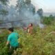 Pemadaman api di Sekar Biru. Foto: Istimewa.