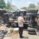 Truk menghantam rumah warga Desa Simpang Teritip. Foto: Sorotan Bangka.