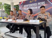 Konfrensi pers pengiriman 10 timah di Pelabuhan Tanjung Kalian. Foto: Rizki Ramadhani.