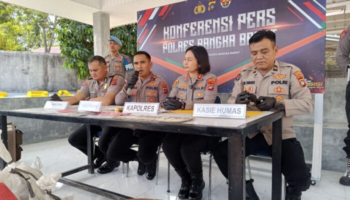 Sembunyikan 10 Karung Timah di Kotak Buah, Dua Pria Diciduk Polisi di Pelabuhan Tanjung Kalian